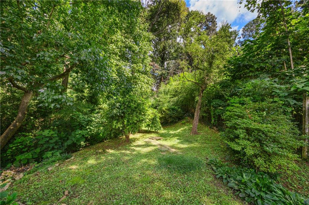 76 Peachtree Hills Avenue NE