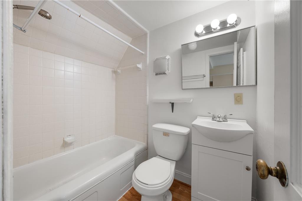 76 Peachtree Hills Avenue NE