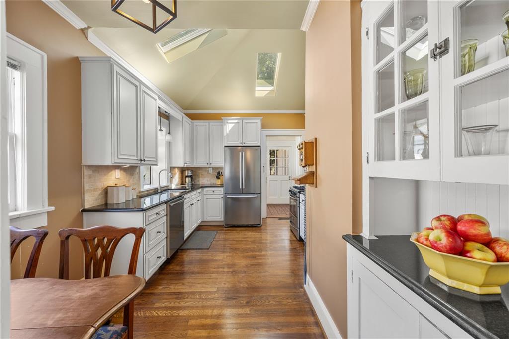 76 Peachtree Hills Avenue NE