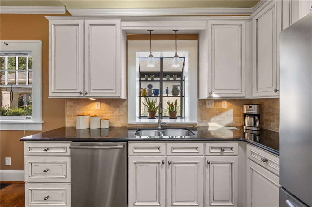 76 Peachtree Hills Avenue NE