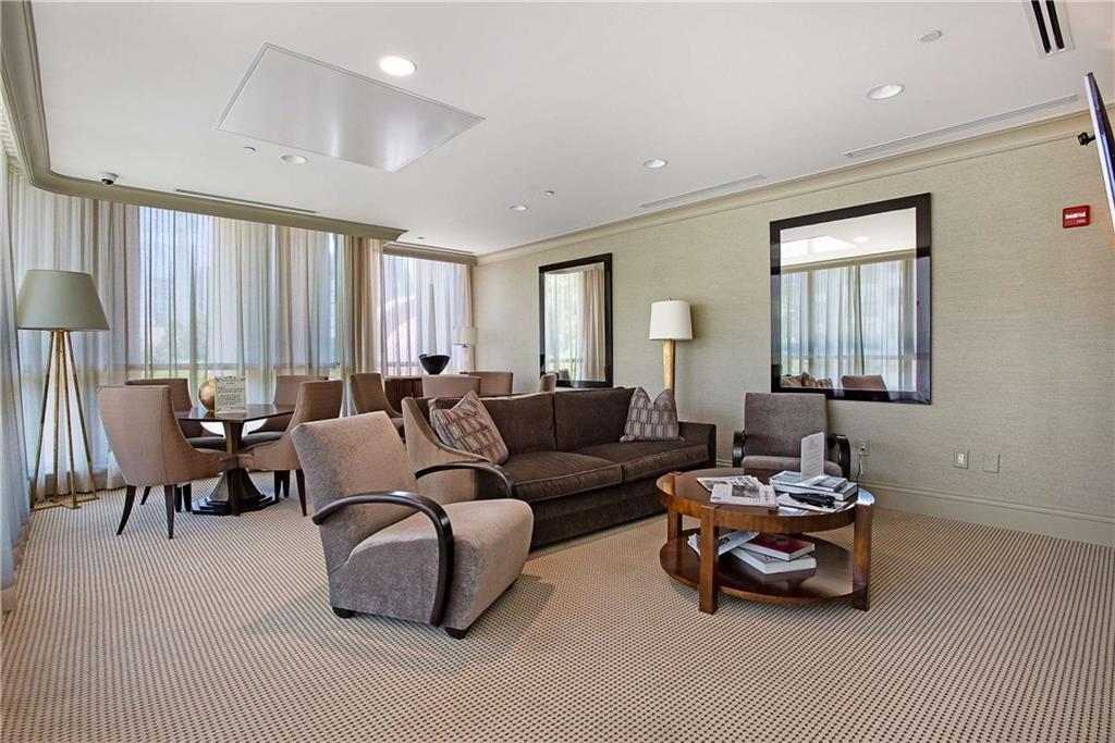 750 Park Avenue NE Unit 19W