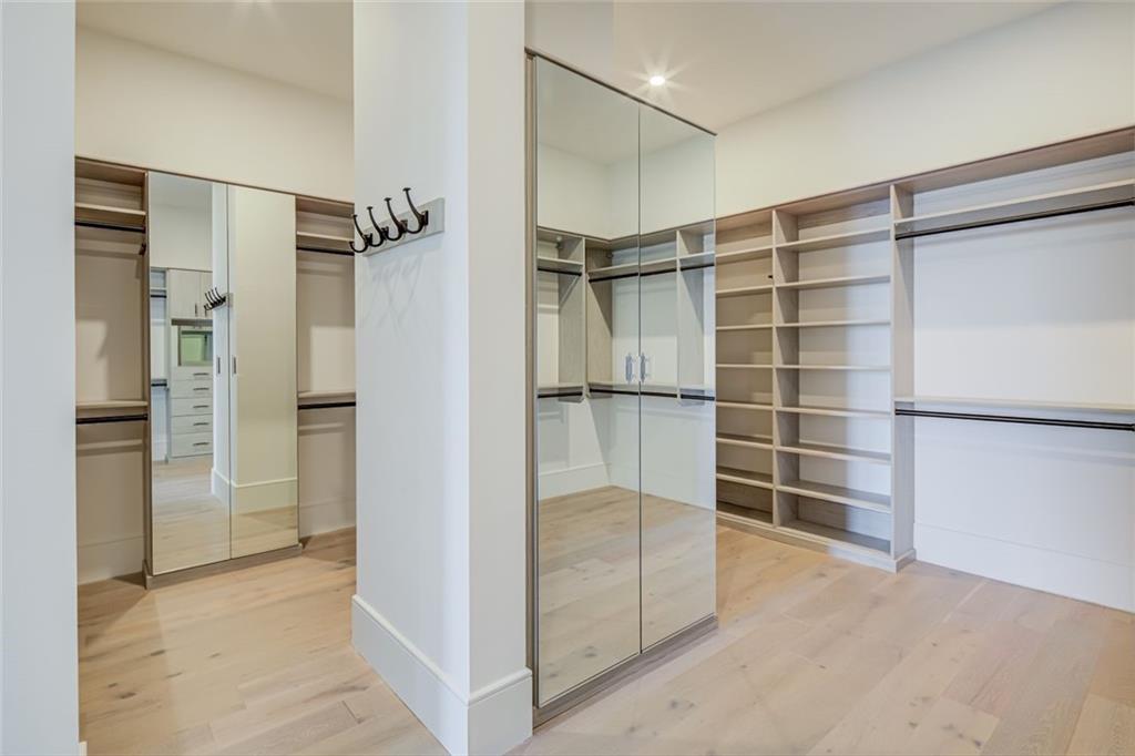 2425 Peachtree Road NE Unit 1605