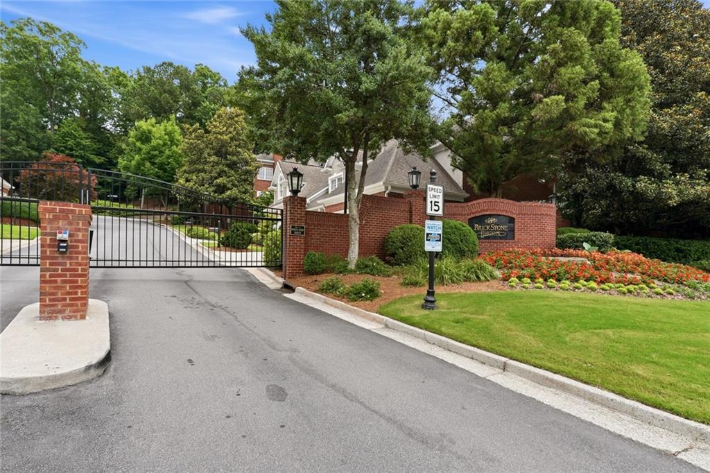 121 Brookview Circle
