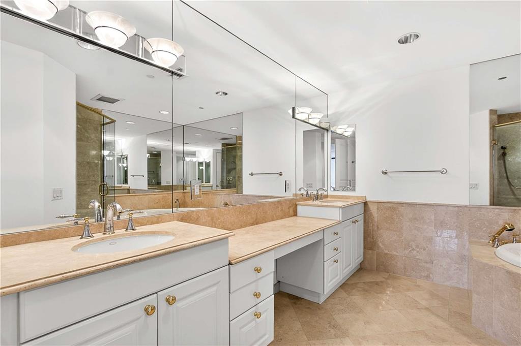 750 Park Avenue NE Unit 18E