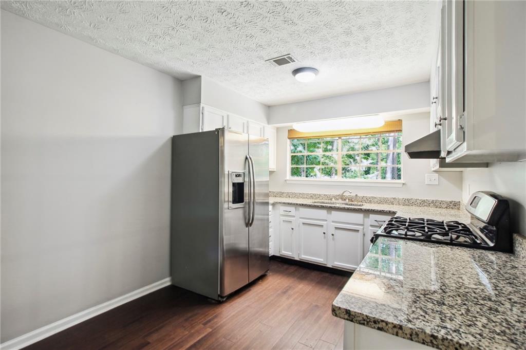455 Barrington Drive W