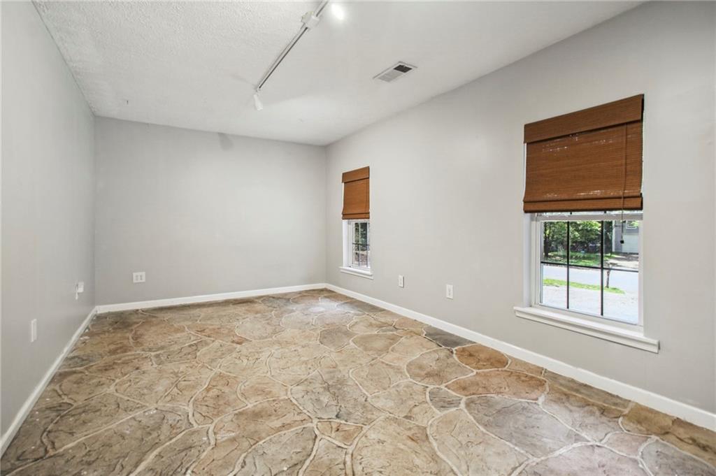 455 Barrington Drive W