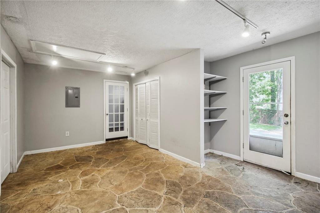 455 Barrington Drive W