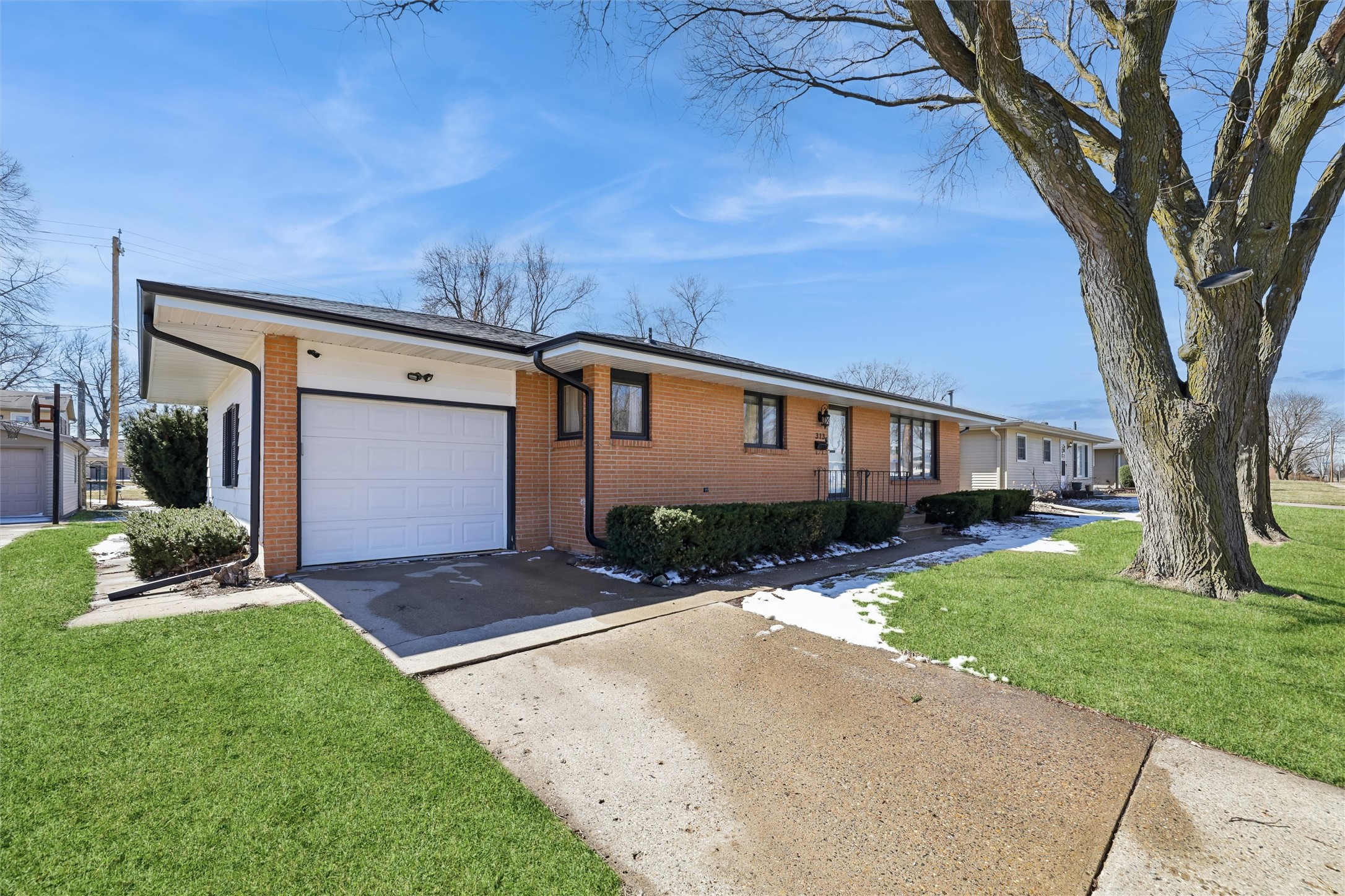 313 SE 9th Street