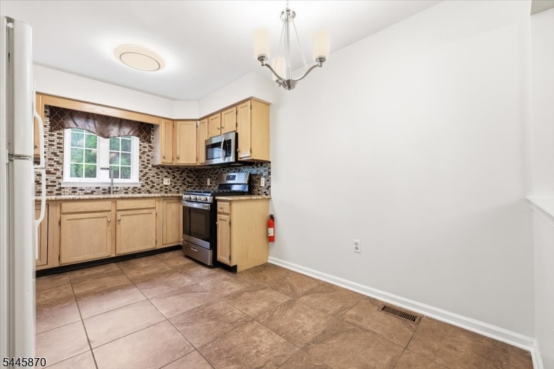 73 Castleton Rd