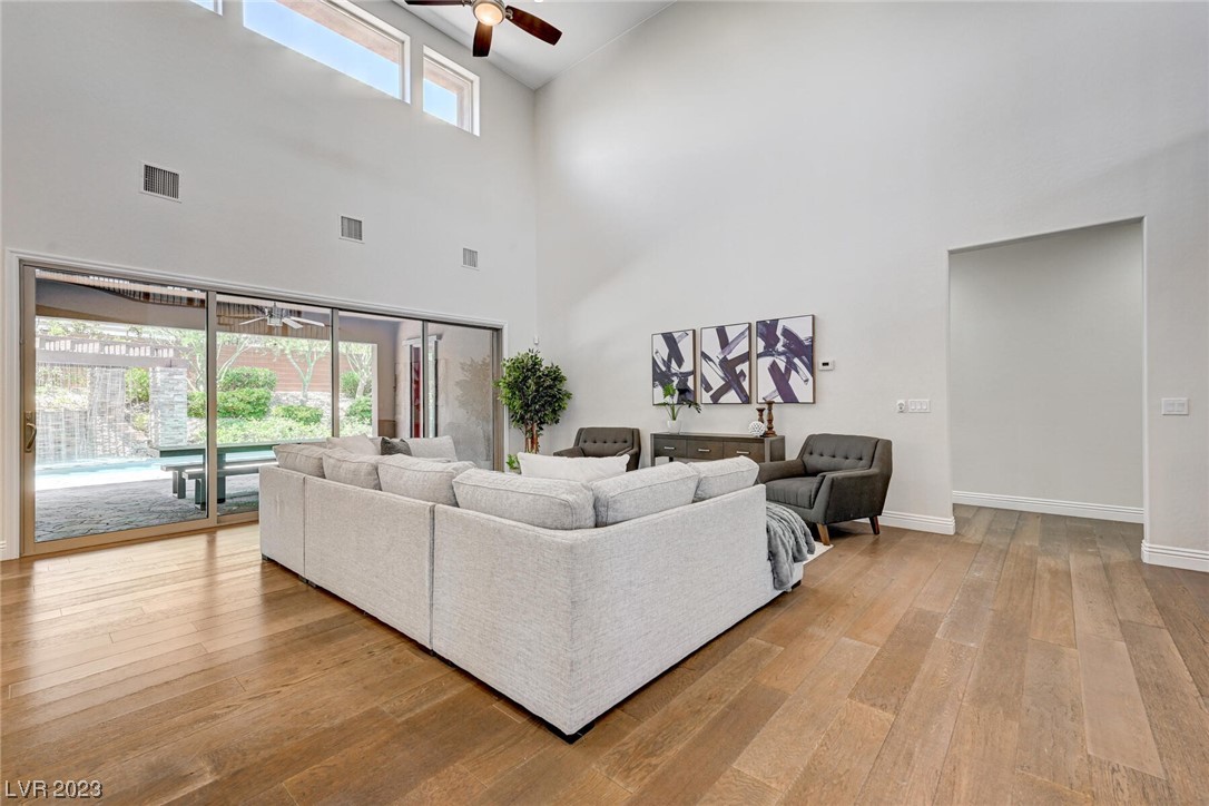 5685 Corona Vista Street