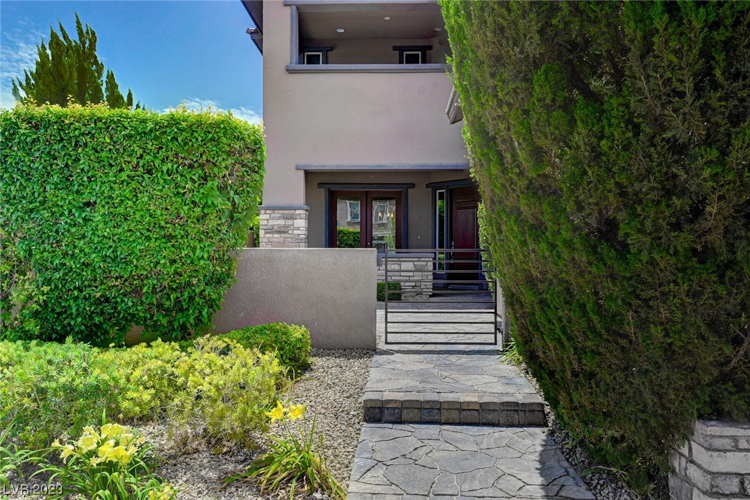 5685 Corona Vista Street