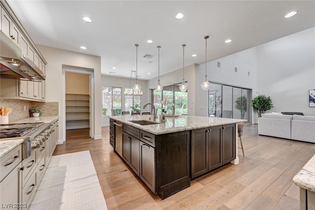 5685 Corona Vista Street