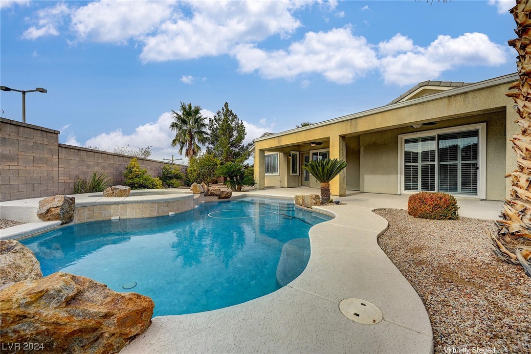 2571 Lochleven Way