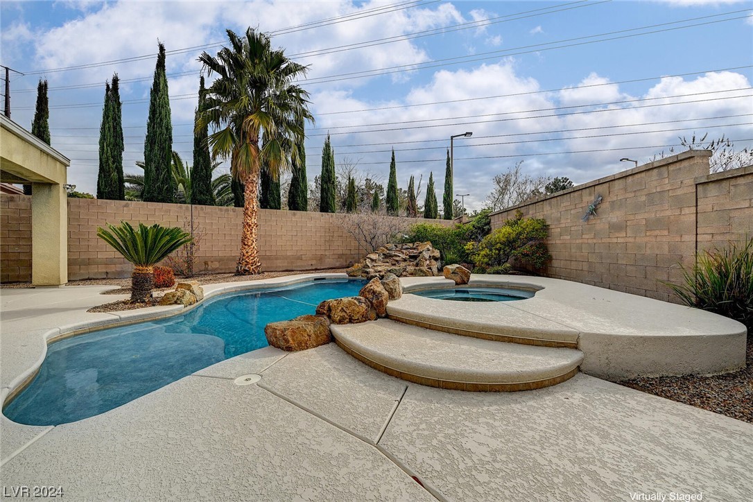 2571 Lochleven Way
