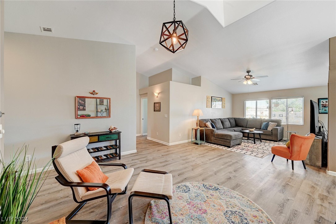 1030 Kings View Court