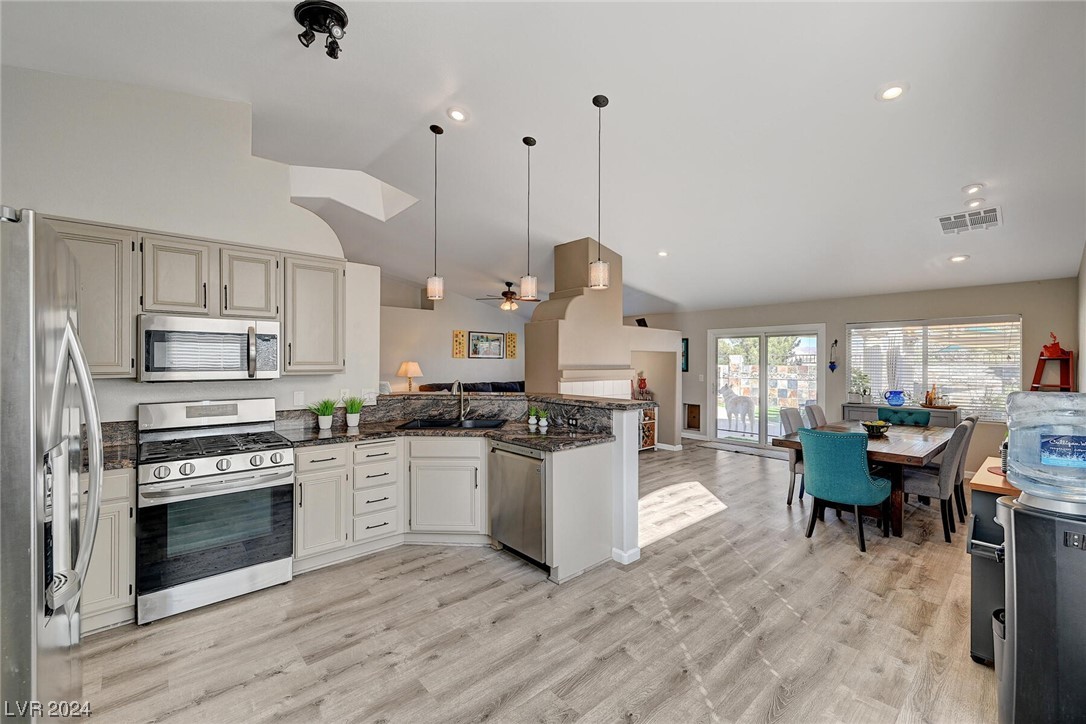 1030 Kings View Court