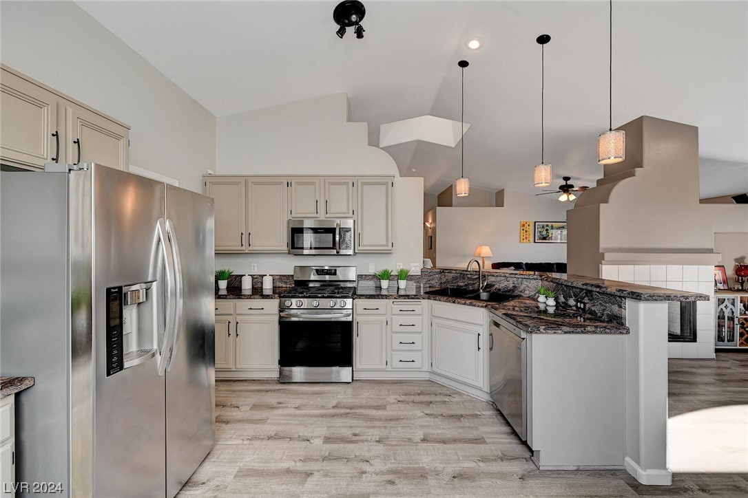 1030 Kings View Court