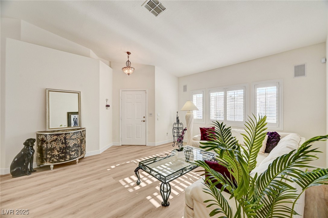 9178 Valley Spring Court