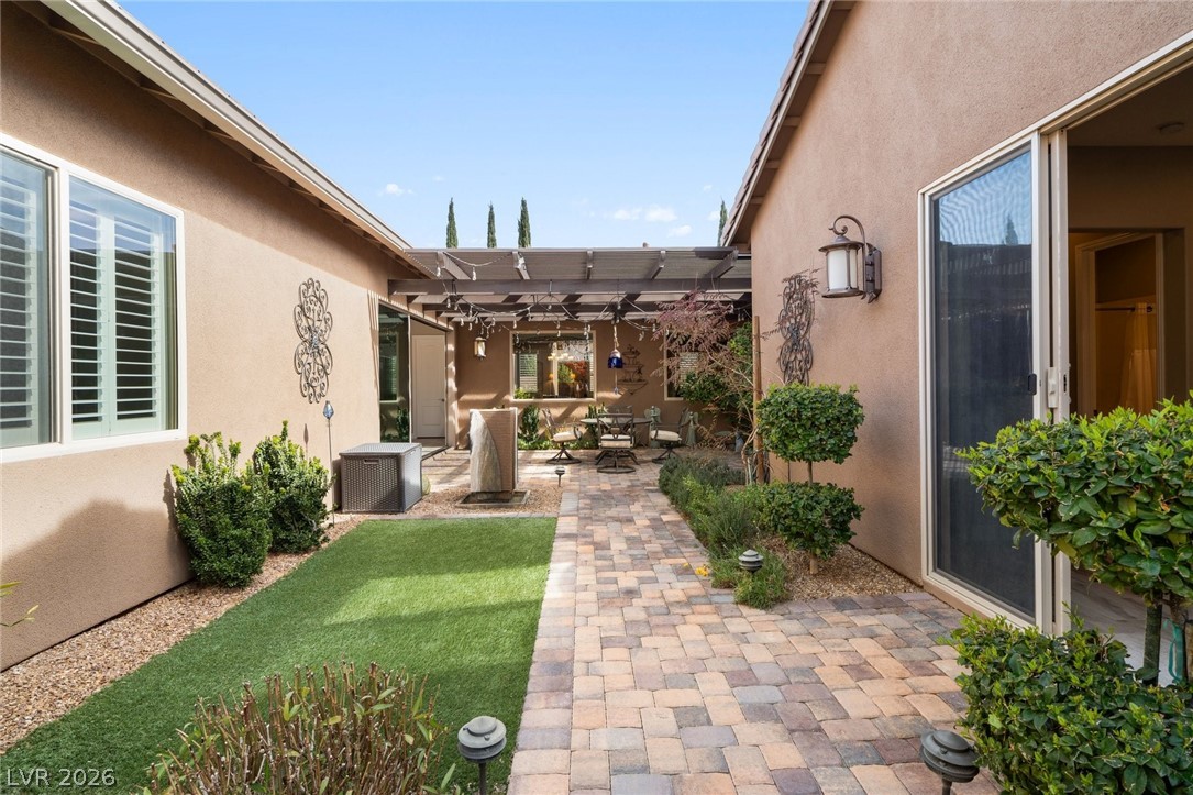 9714 Champagne Bliss Avenue