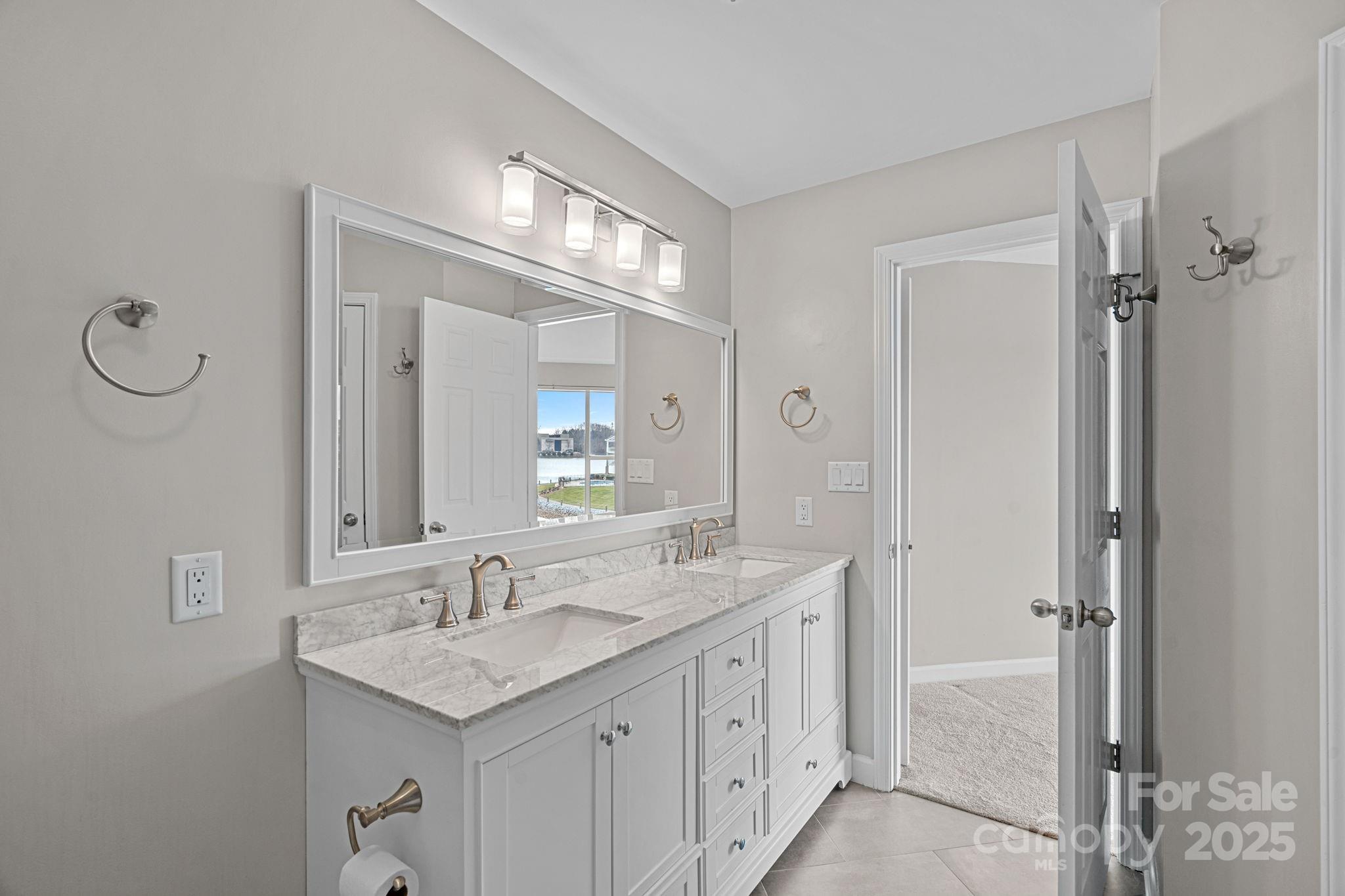 1015 Southwest Drive Unit: 1015