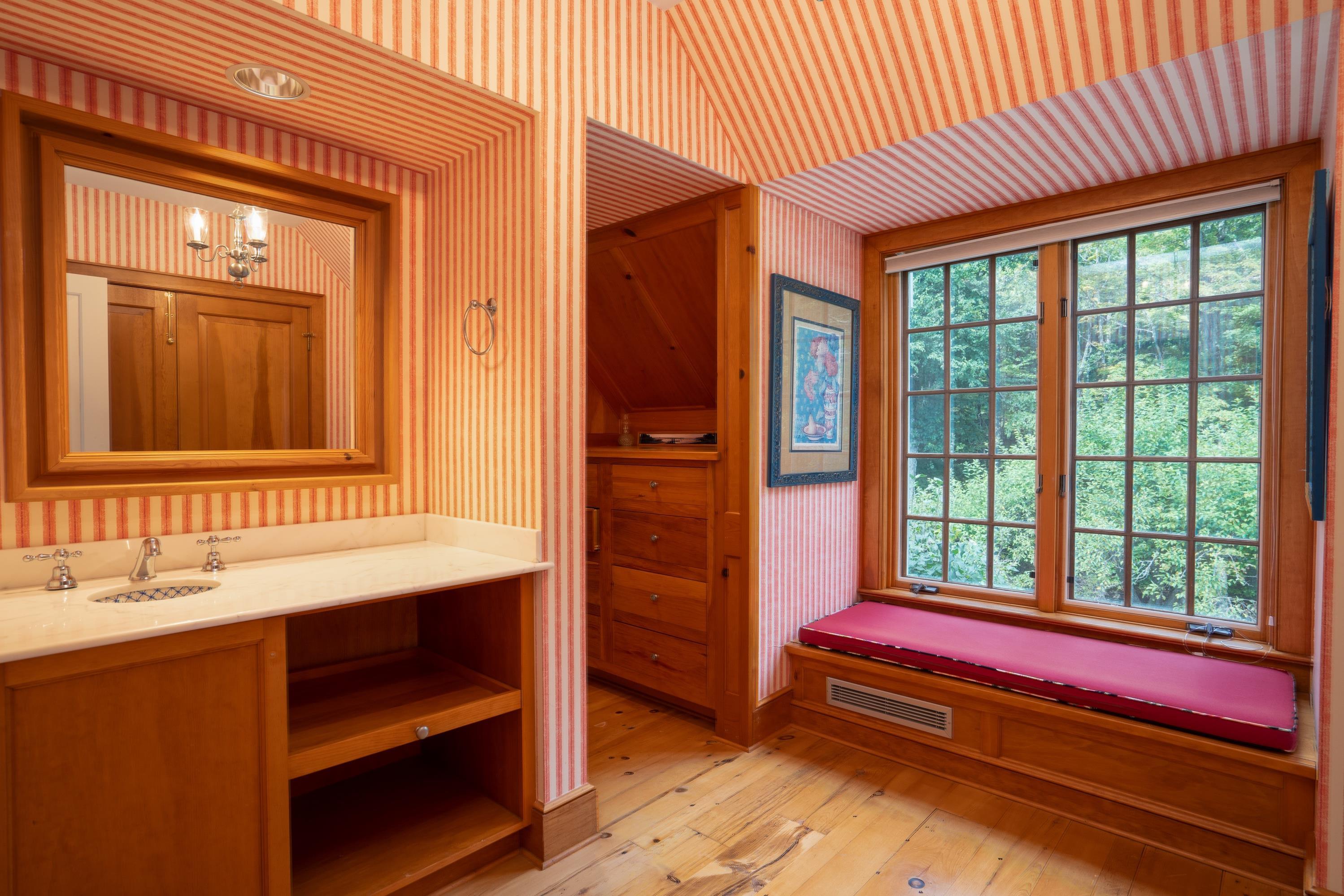 33 Forest Haunts Road