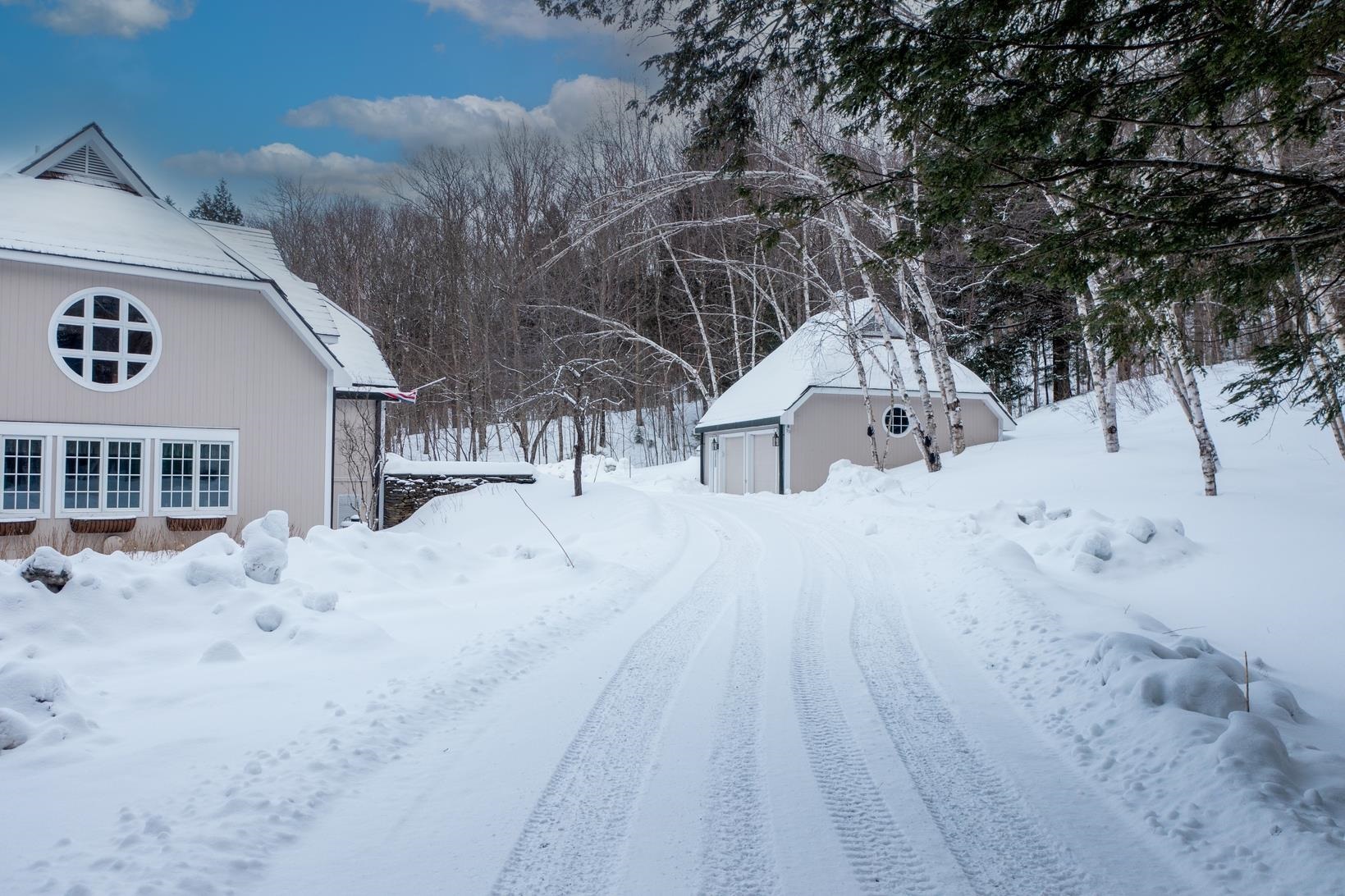 33 Forest Haunts Road
