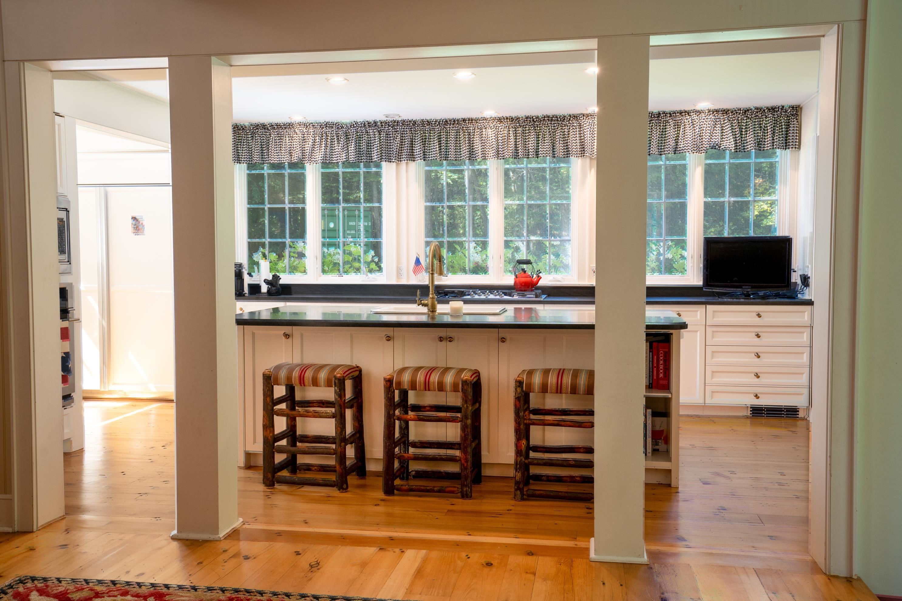 33 Forest Haunts Road