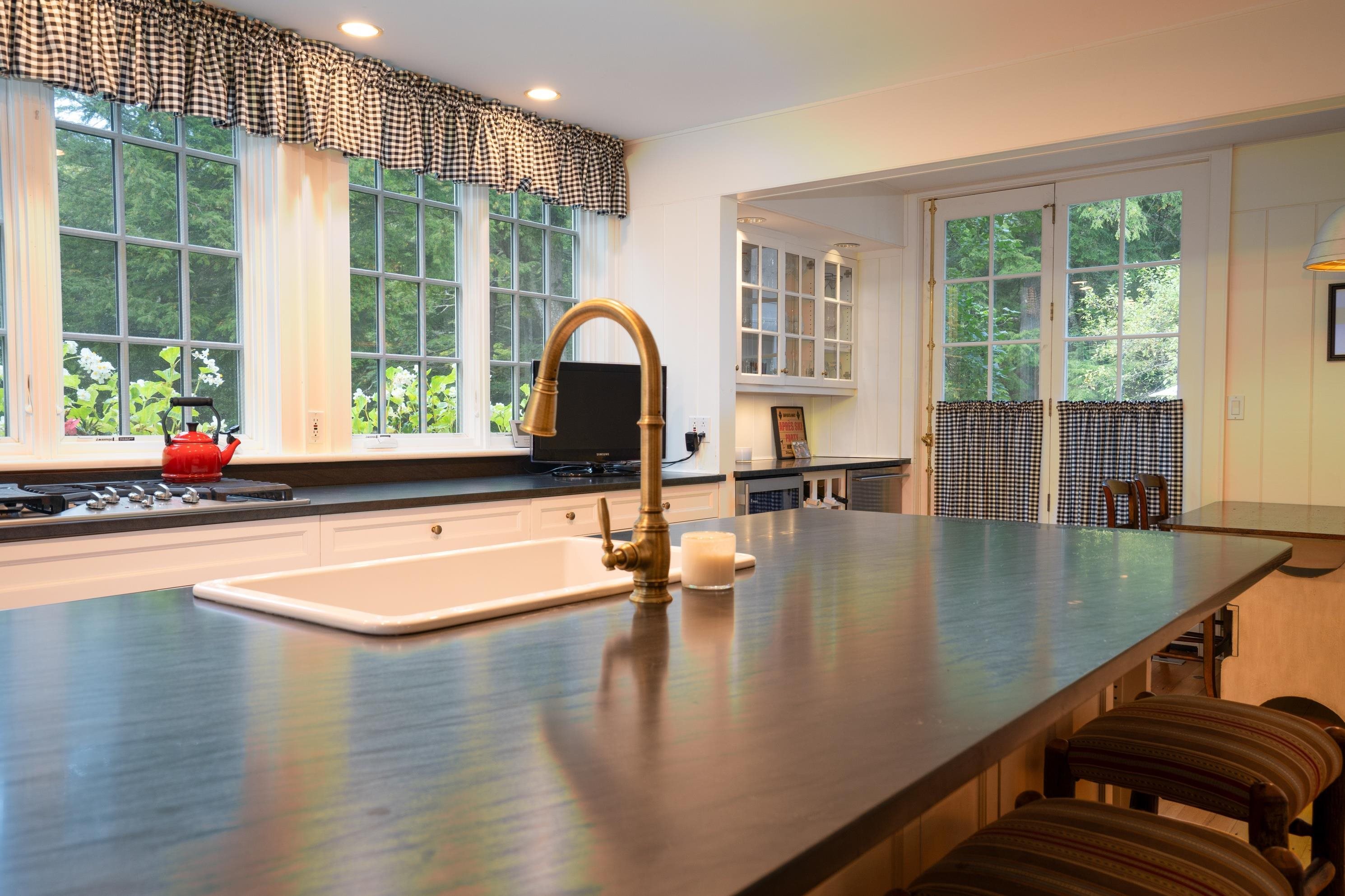 33 Forest Haunts Road