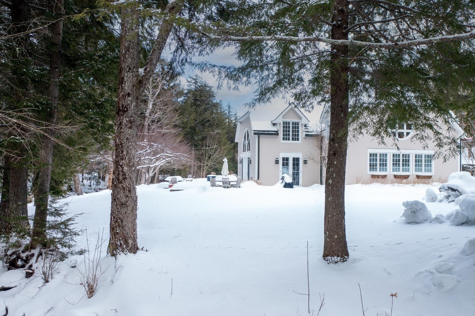 33 Forest Haunts Road