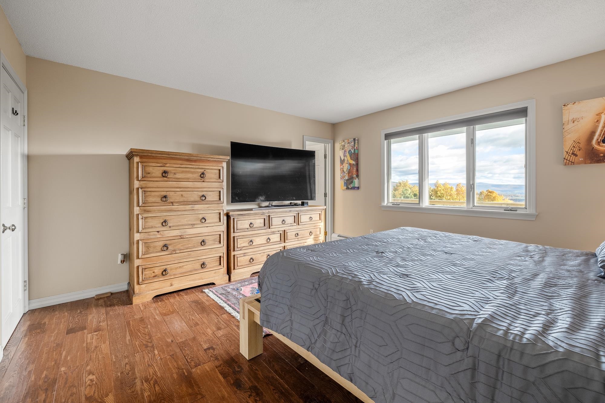 1516 West Mountain Road