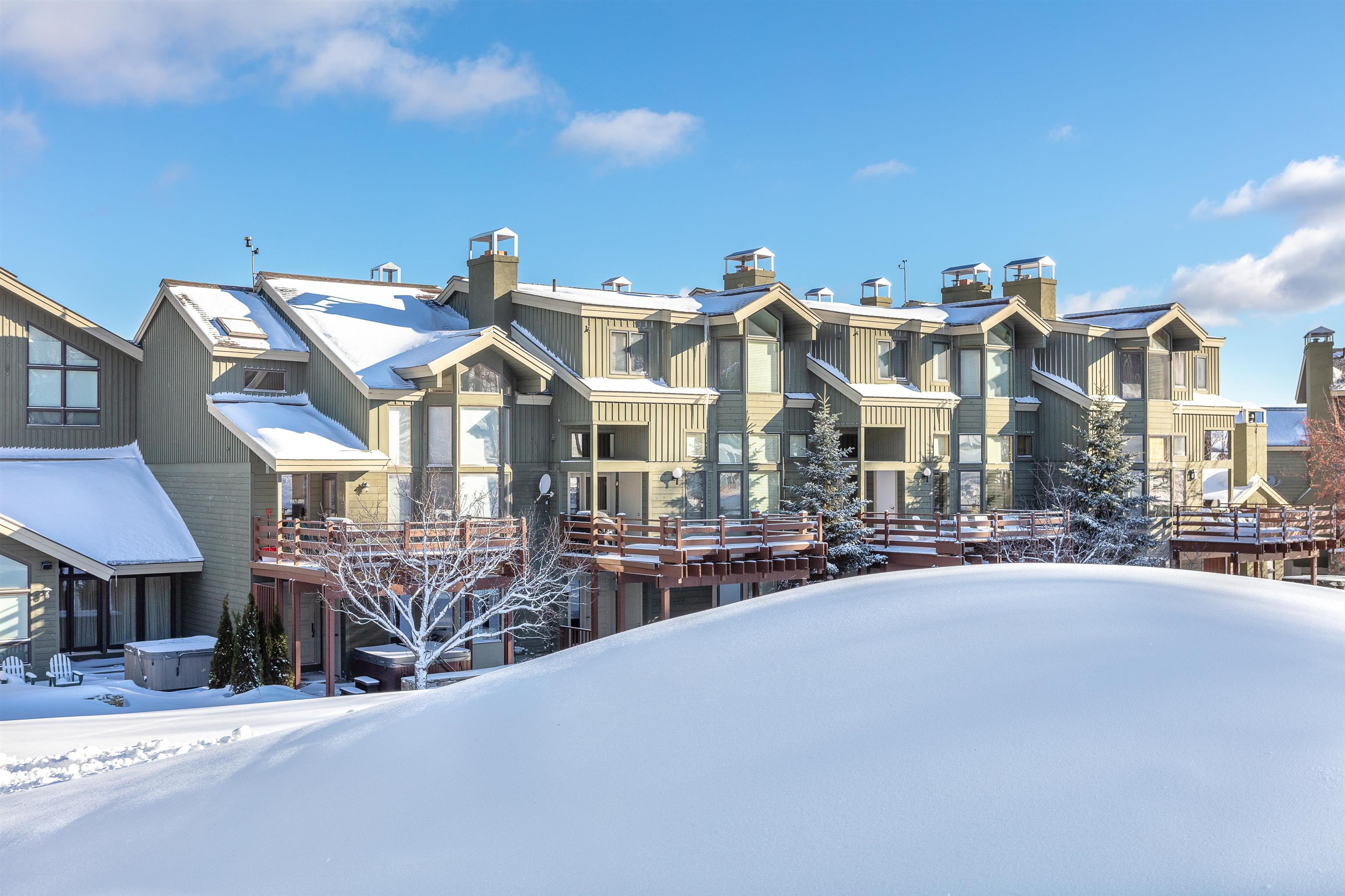 16 Mountain Reach Mews Road