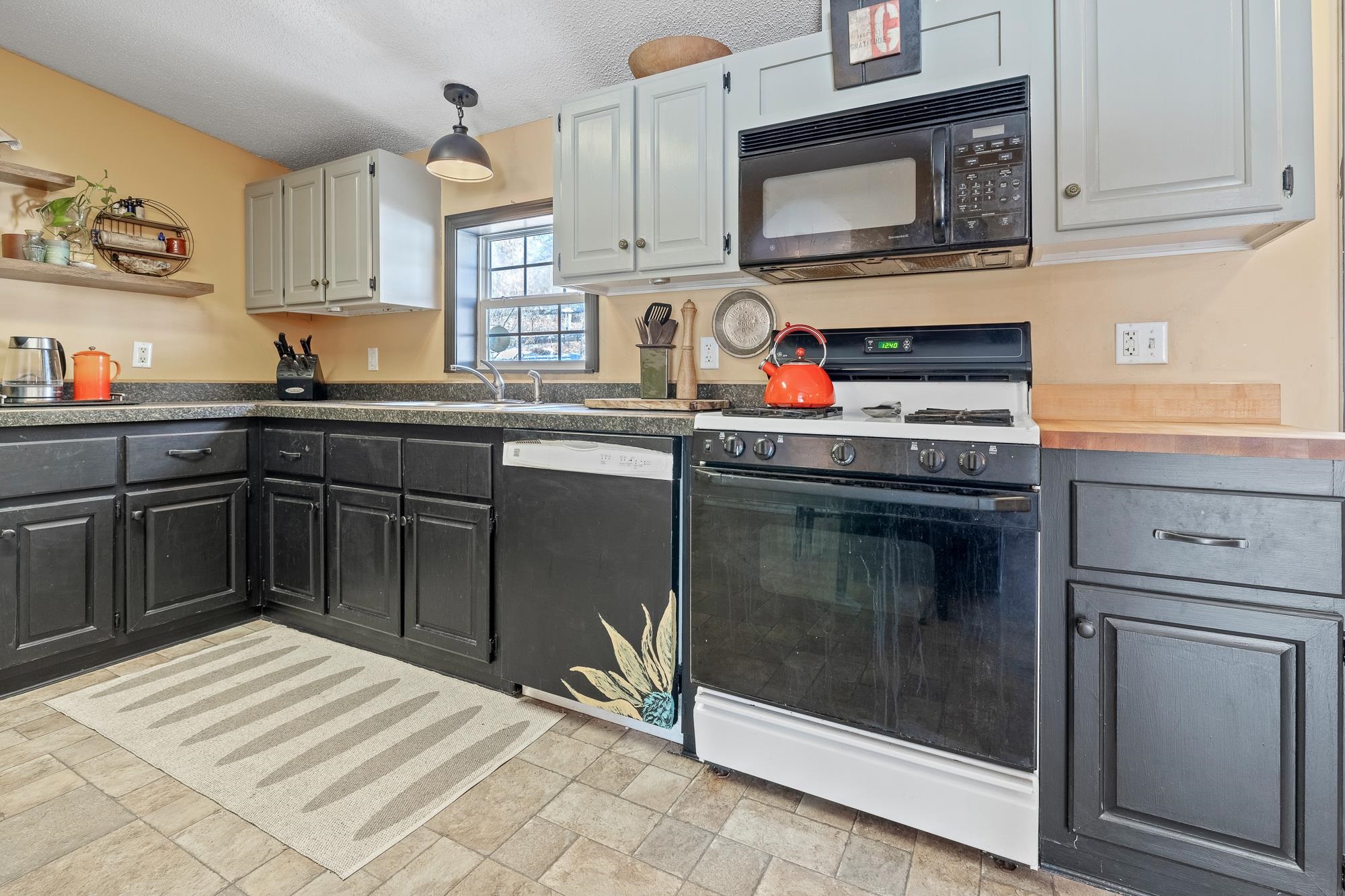 3046 Route 313W Route