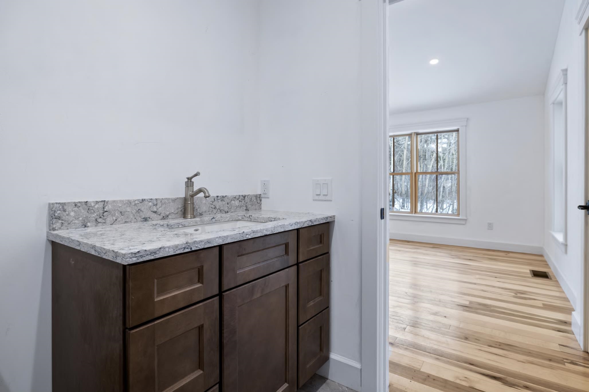 40 Jameson Flats Unit: D