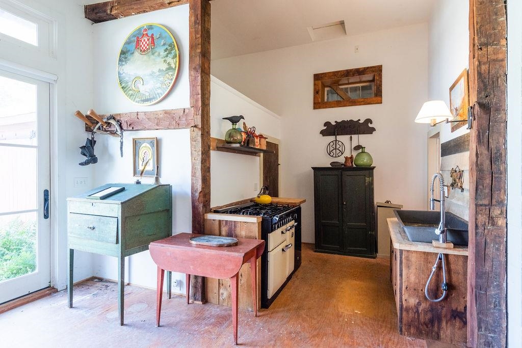 694 Sykes Hollow Road