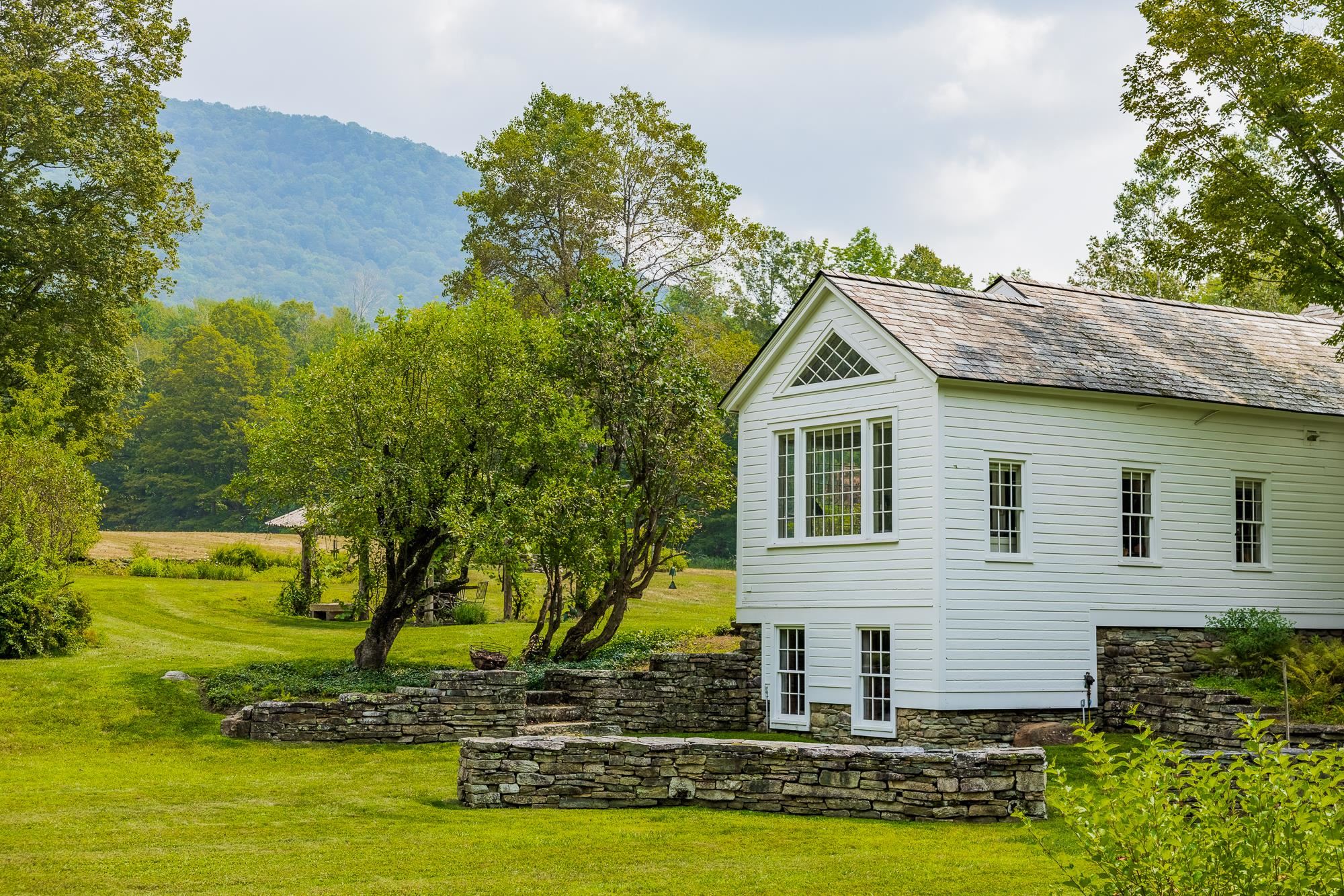 694 Sykes Hollow Road