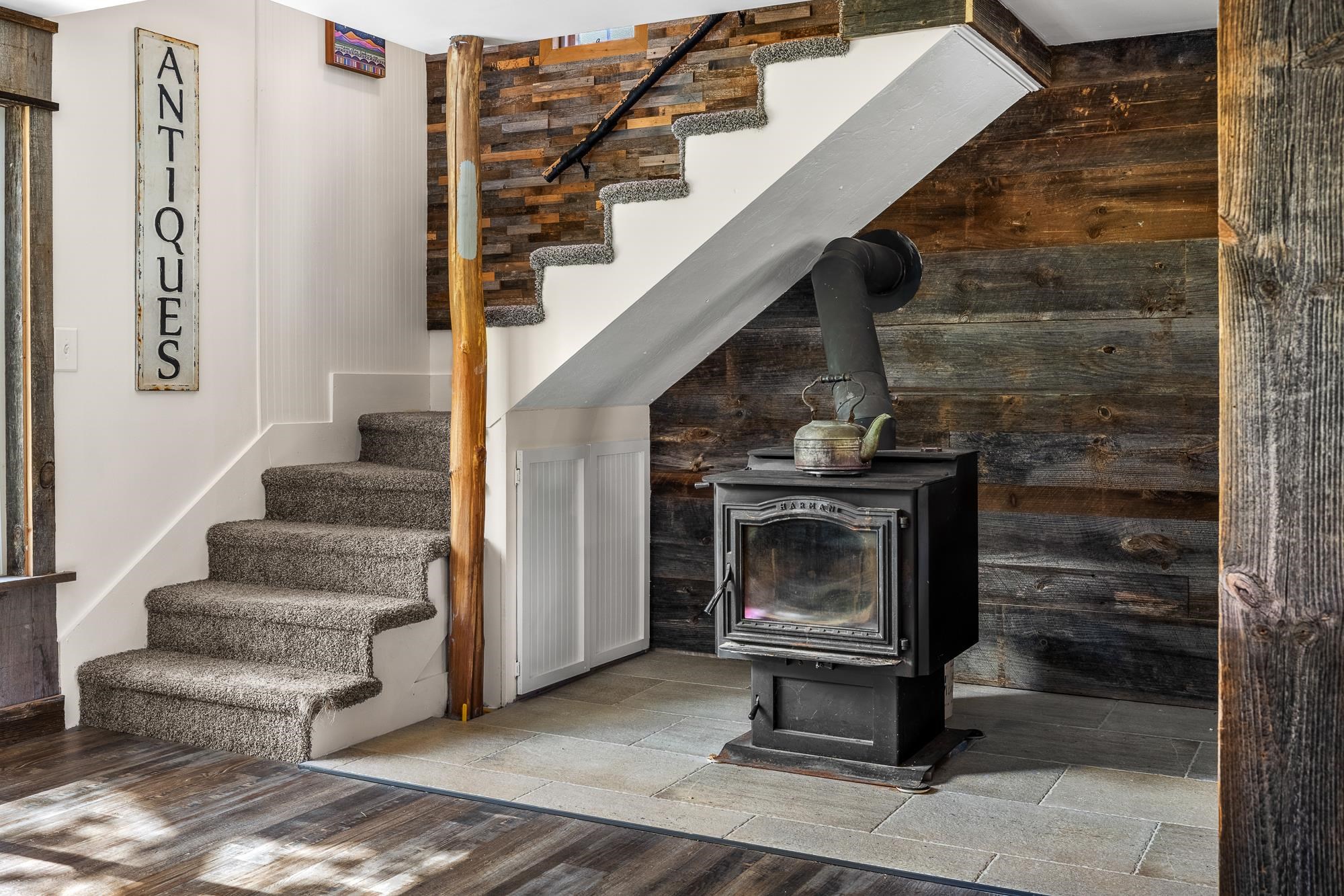 935 Old Manchester Road