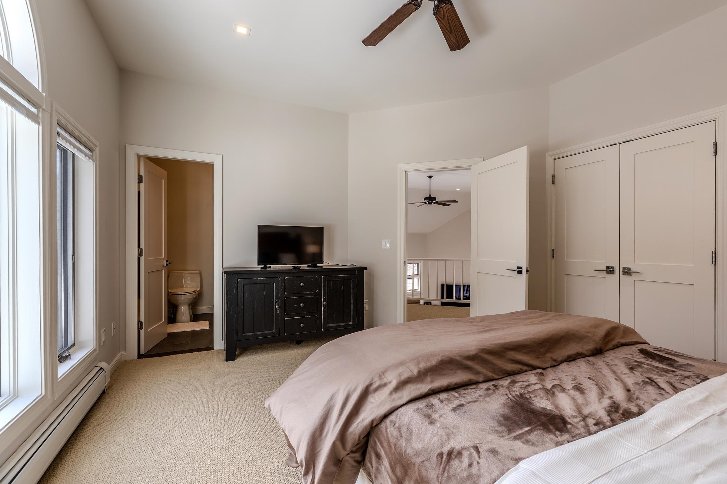 3 Linscott Road