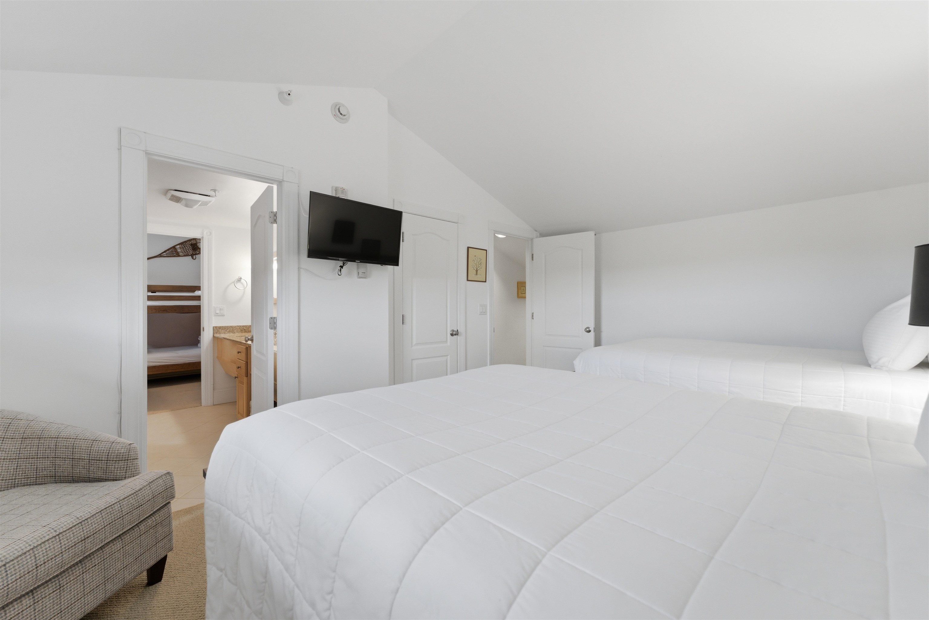 19 Village Lodge Road Unit: 409