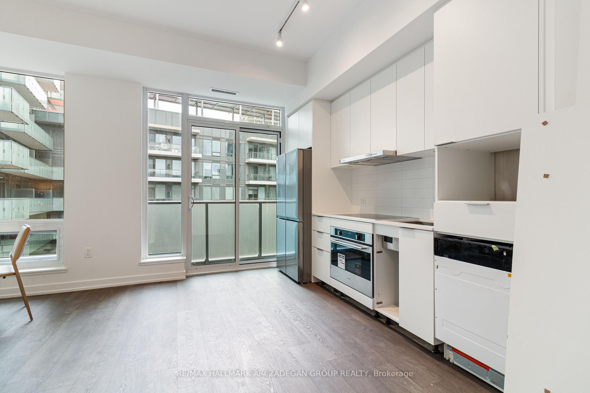 8 Olympic Gdn Drive S607, Toronto C14 Unit: S607