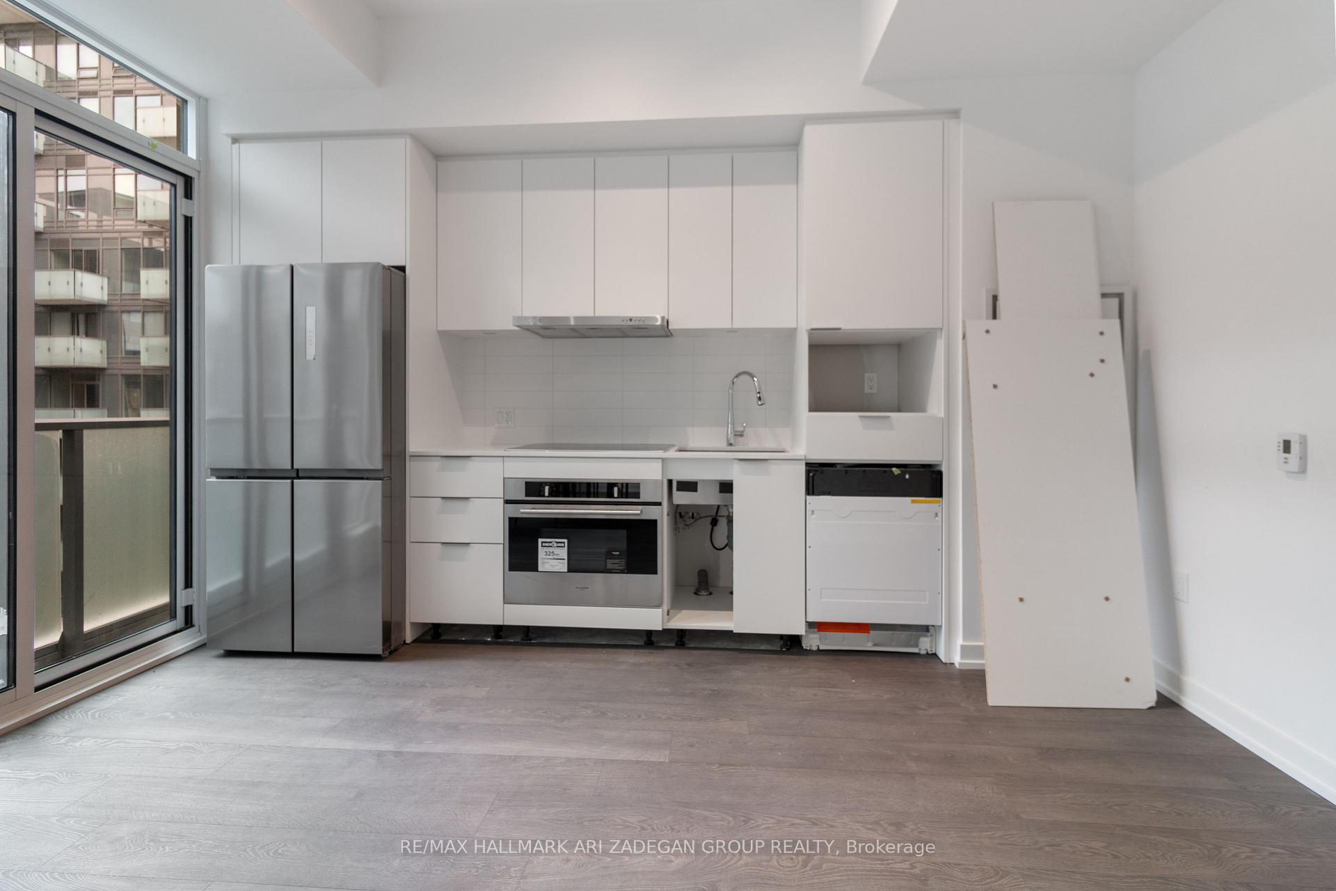 8 Olympic Gdn Drive S607, Toronto C14 Unit: S607