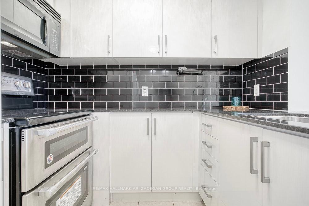 #1602 - 5791 Yonge Street, Toronto Unit: 1602