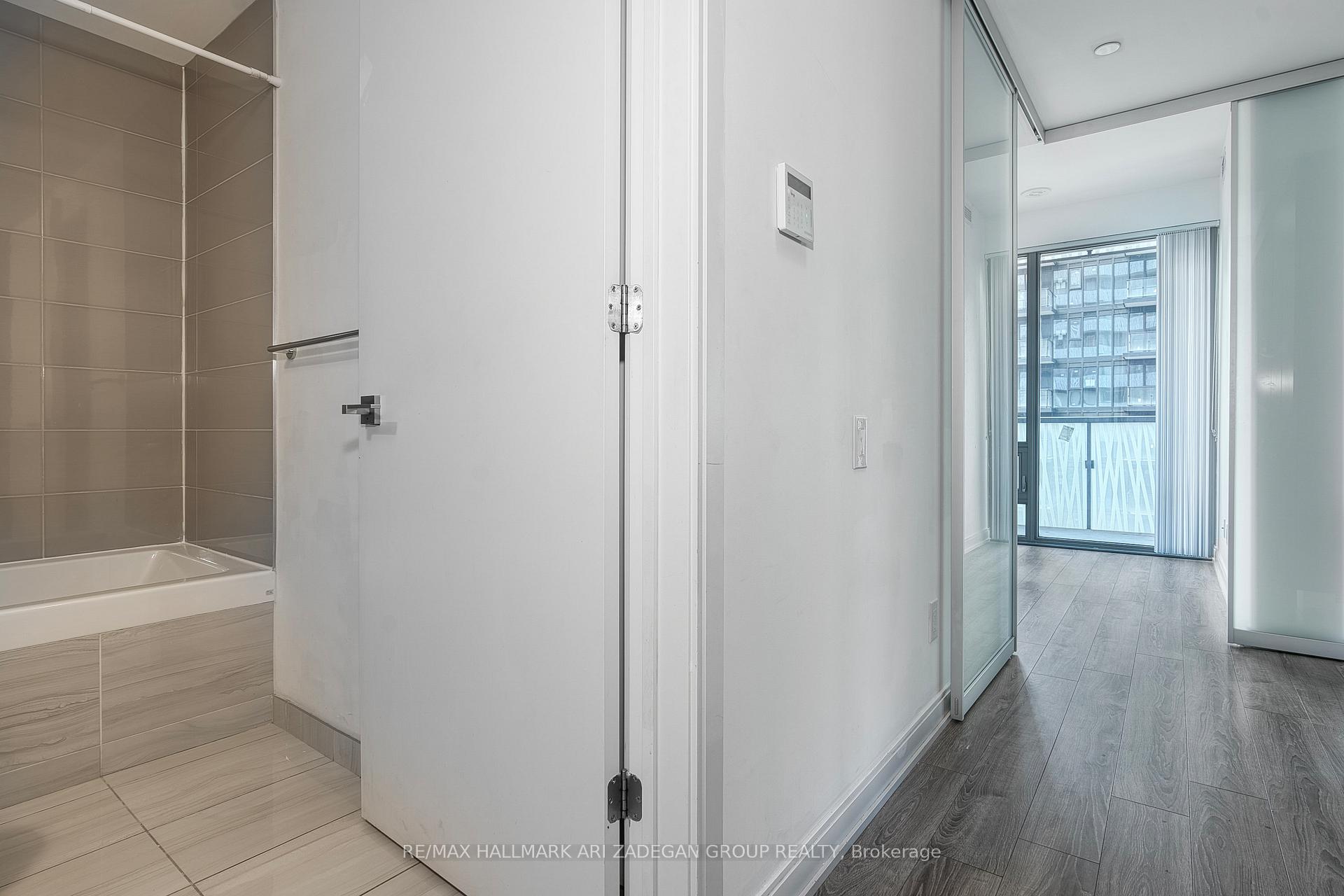 50 Charles Street E 1415