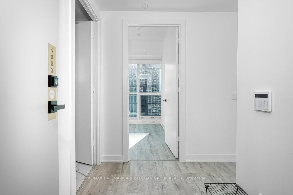 327 King Street W 4003, Toronto C01 Unit: 4003