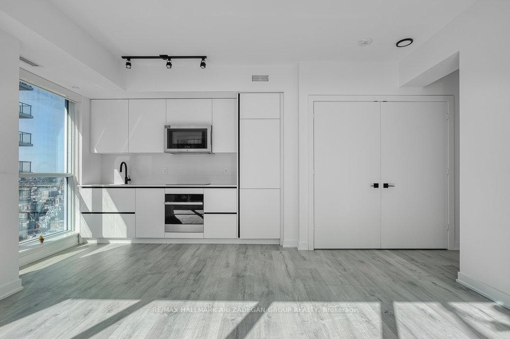 327 King Street W 4003, Toronto C01 Unit: 4003