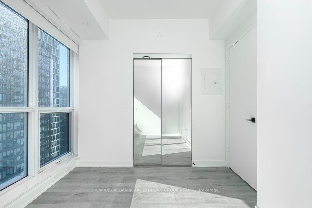 327 King Street W 4003, Toronto C01 Unit: 4003