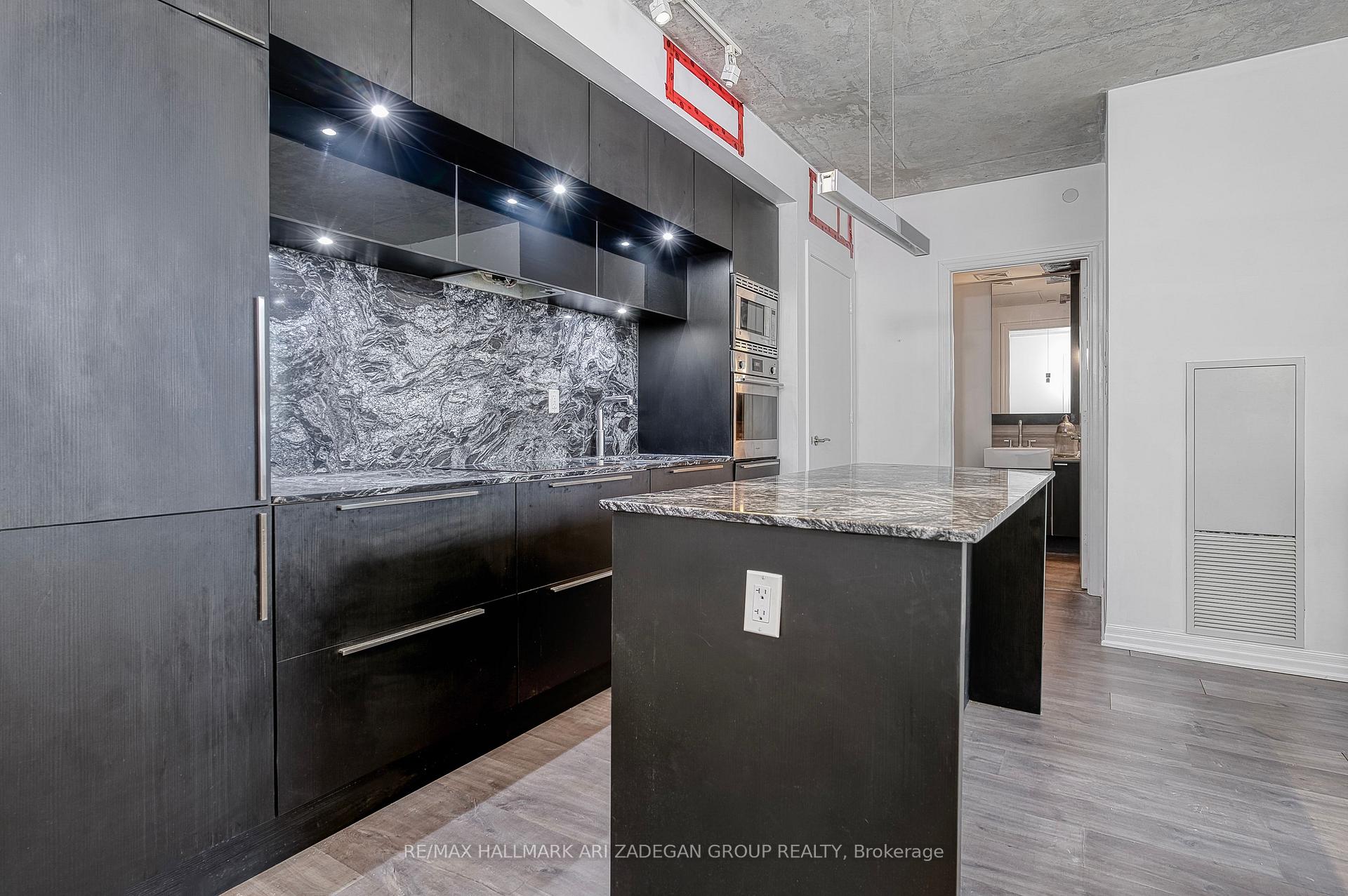 88 Blue Jays Way 1701