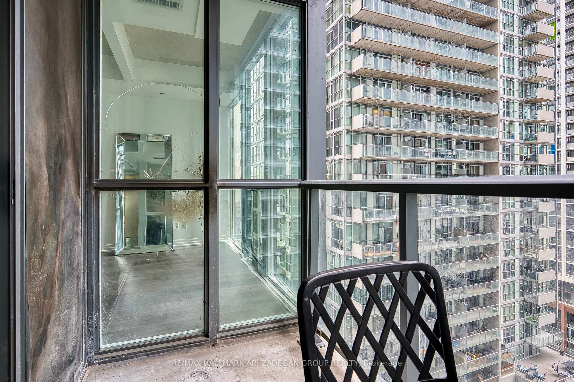 88 Blue Jays Way 1701