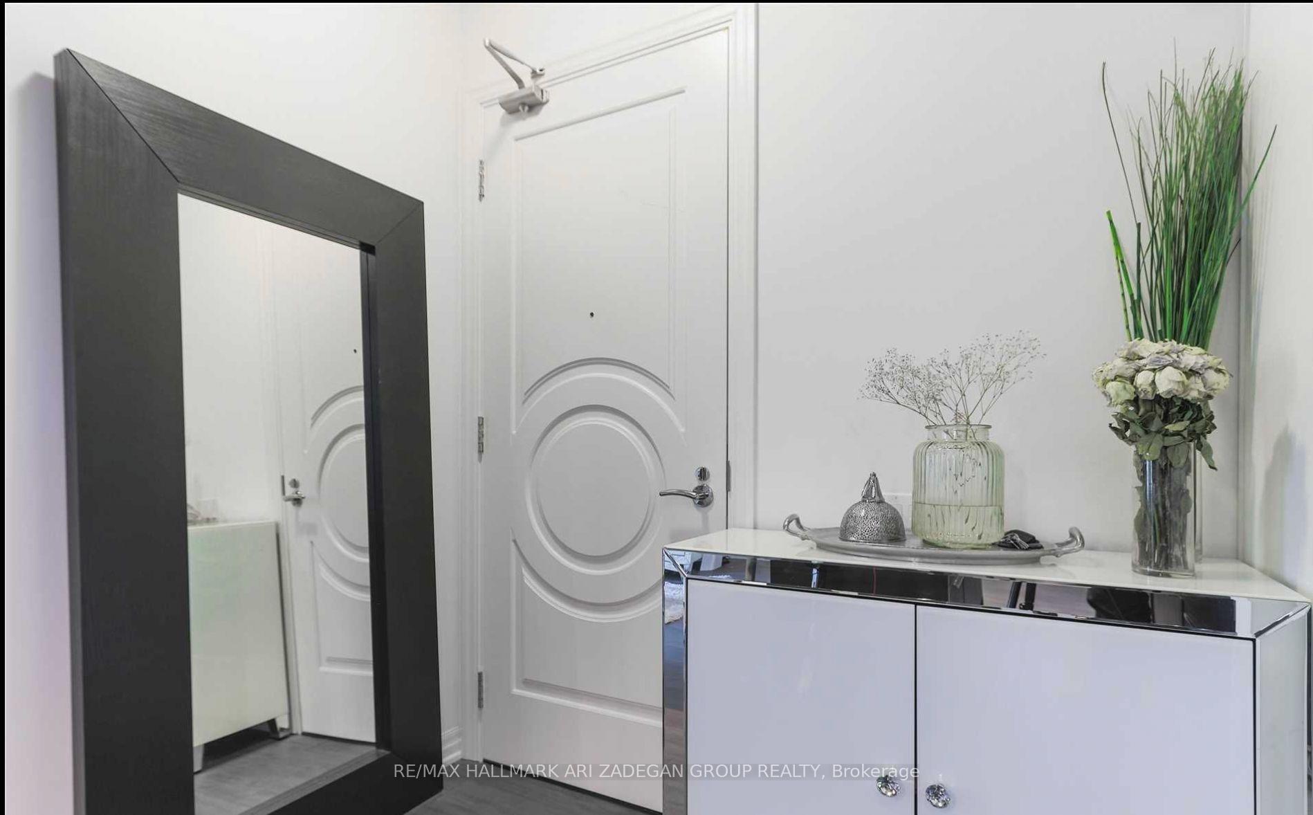 88 Blue Jays Way 1701