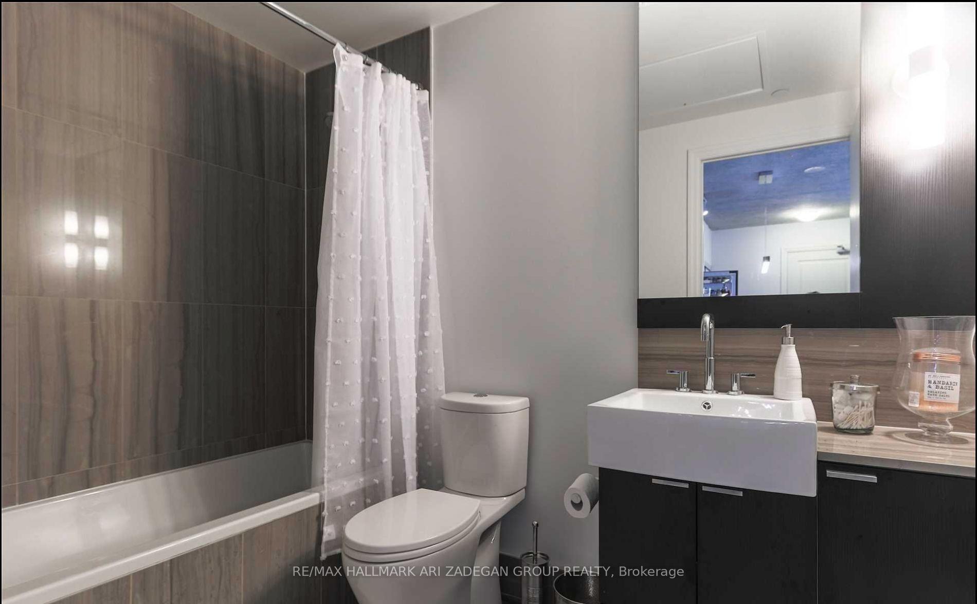 88 Blue Jays Way 1701