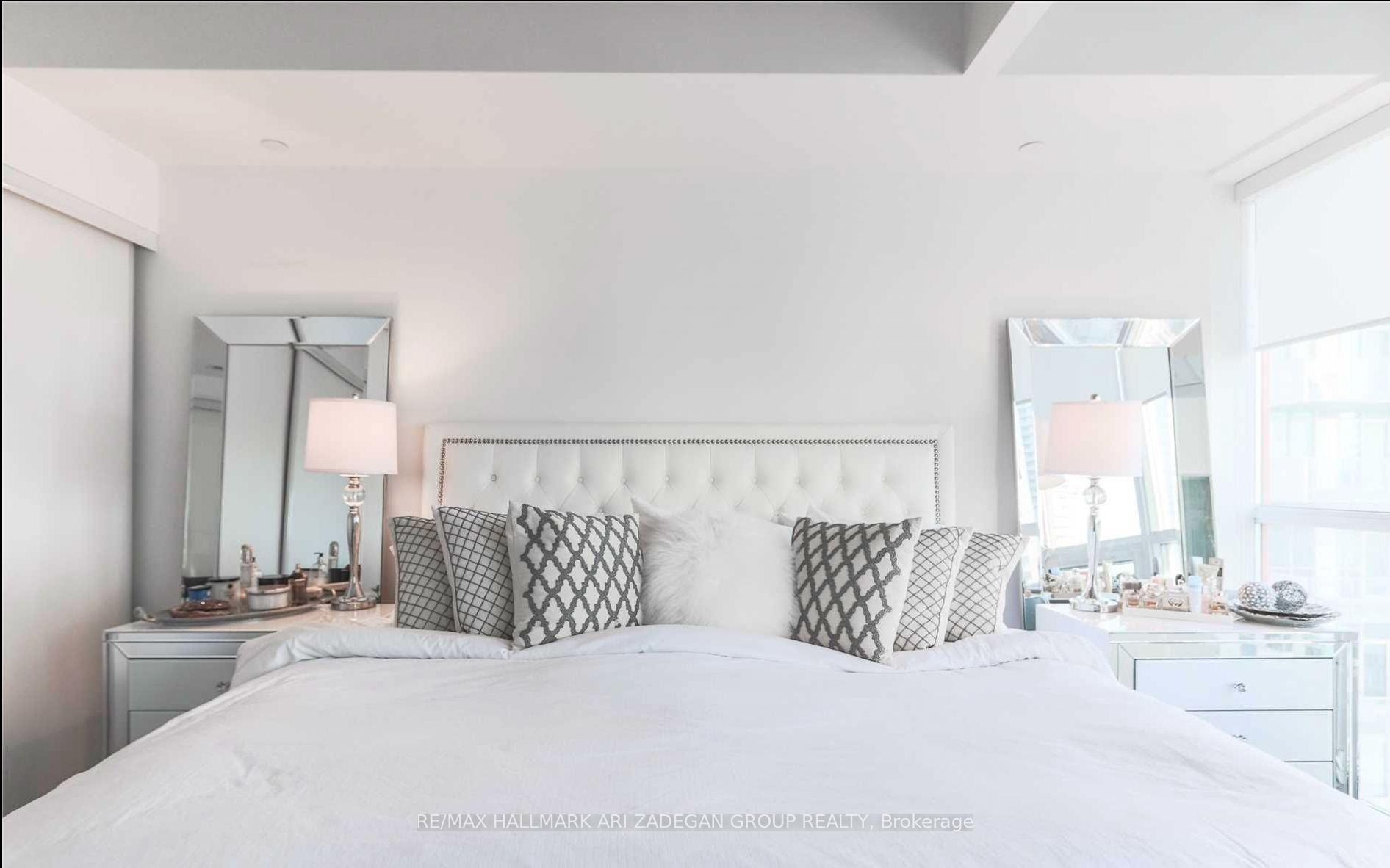 88 Blue Jays Way 1701